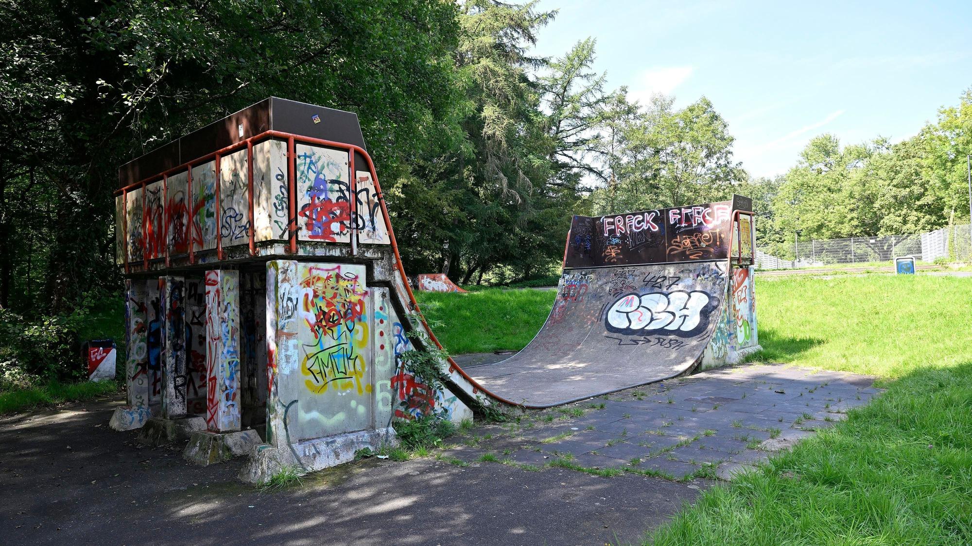 Ein Halfpipe im bestehenden Skate-Park an der Saaler Mühle, beschmiert und heruntergekommen.