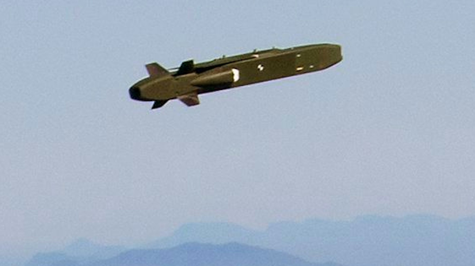 Die von der Bundeswehr herausgegebene Aufnahme zeigt einen Lenkflugkörper Taurus,der im Rahmen der Übung „Two Oceans“ über See abgefeuert wurde.