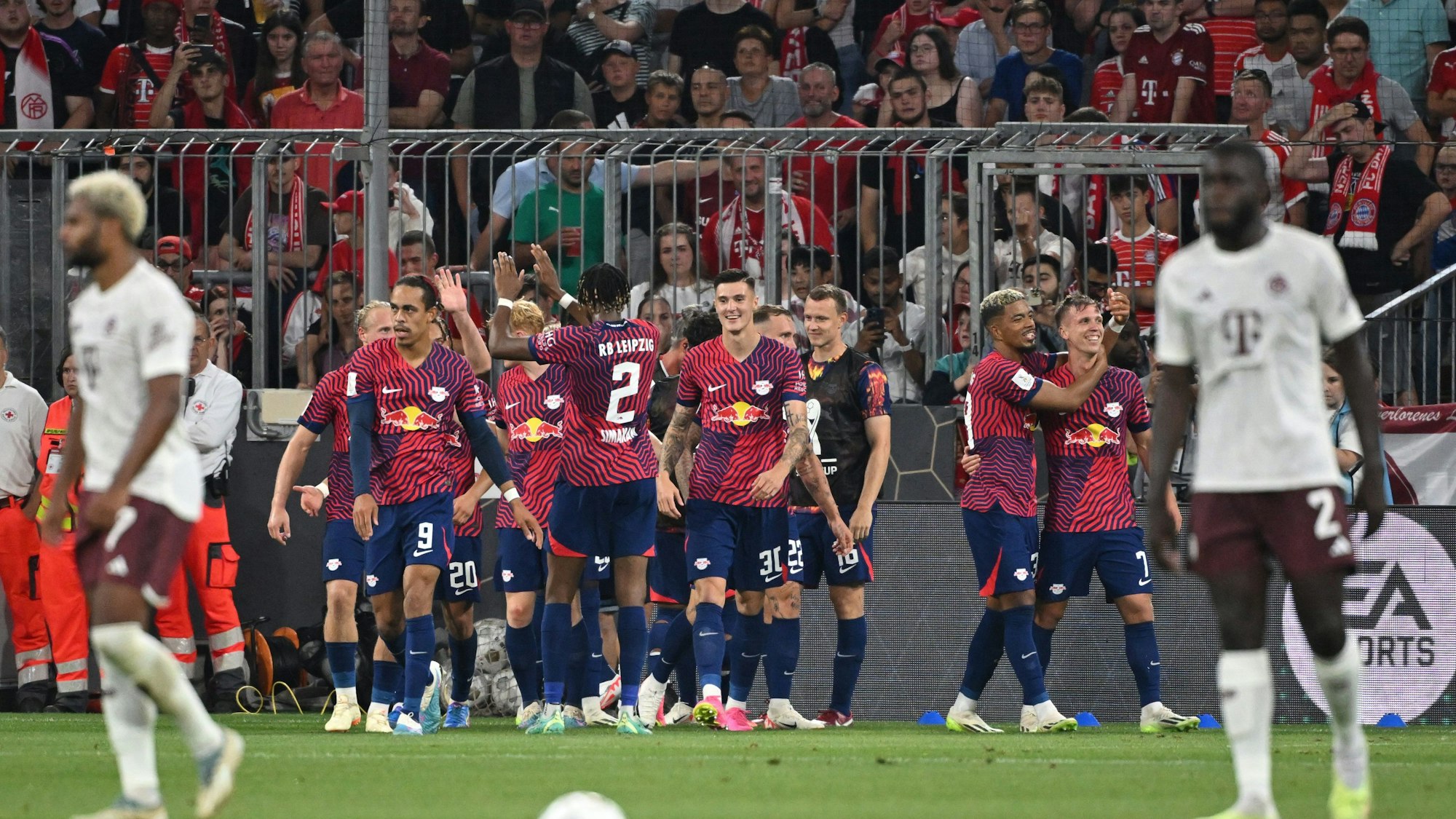 Leipzigs Dani Olmo jubelt nach seinem Tor zum 0:3.