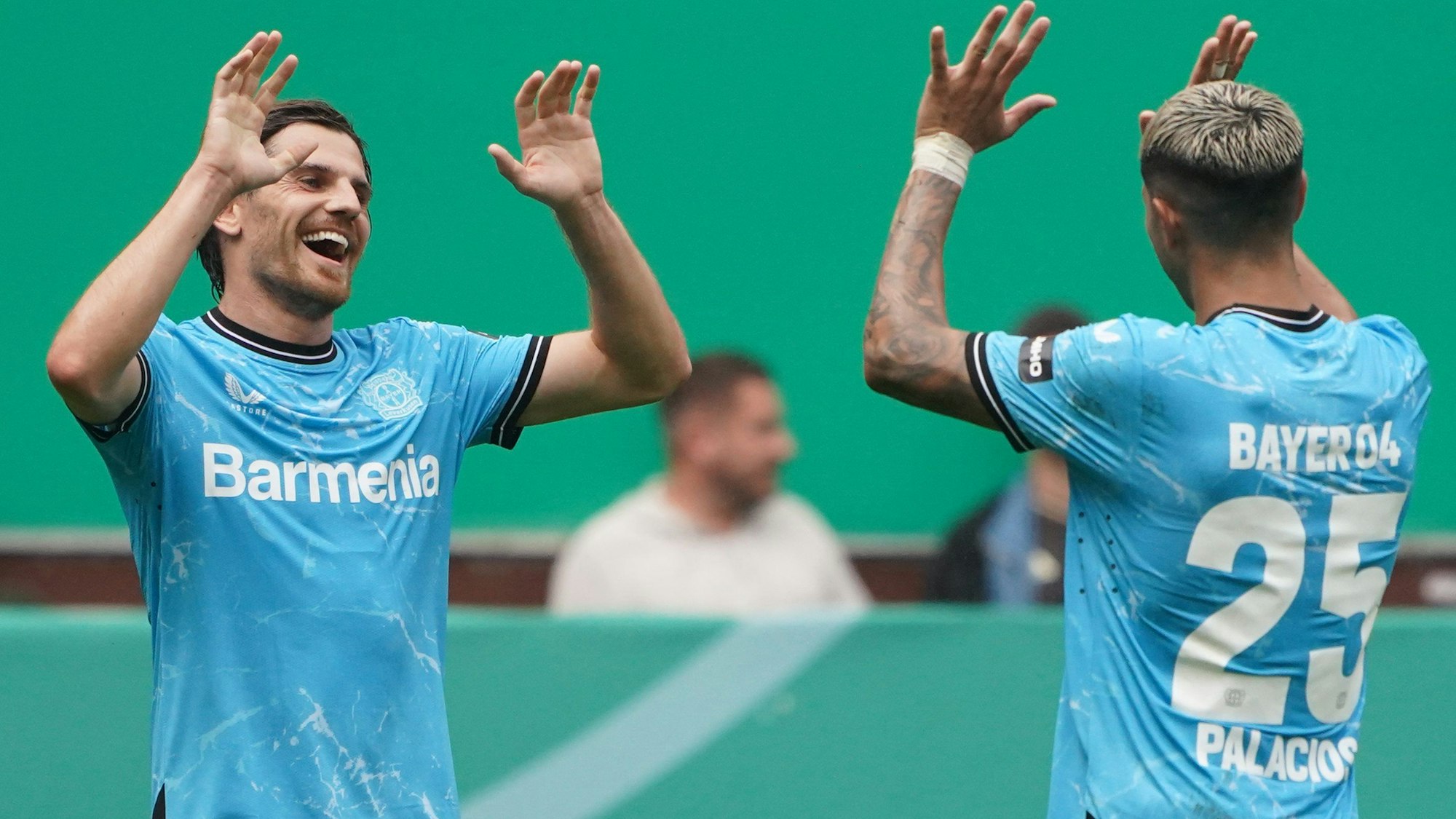 Palacios und Neuzugang Jonas Hofmann hatten in Hamburg einiges zu feiern.