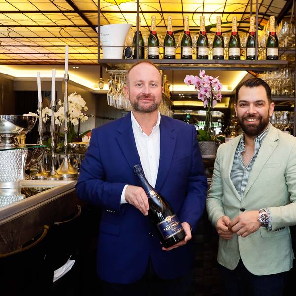 Aleksander Kovacevic und Boban Radosavljevic in ihrer neu eröffneten Champagnerbar und Restaurant Grand Culinas in Junkersdorf.