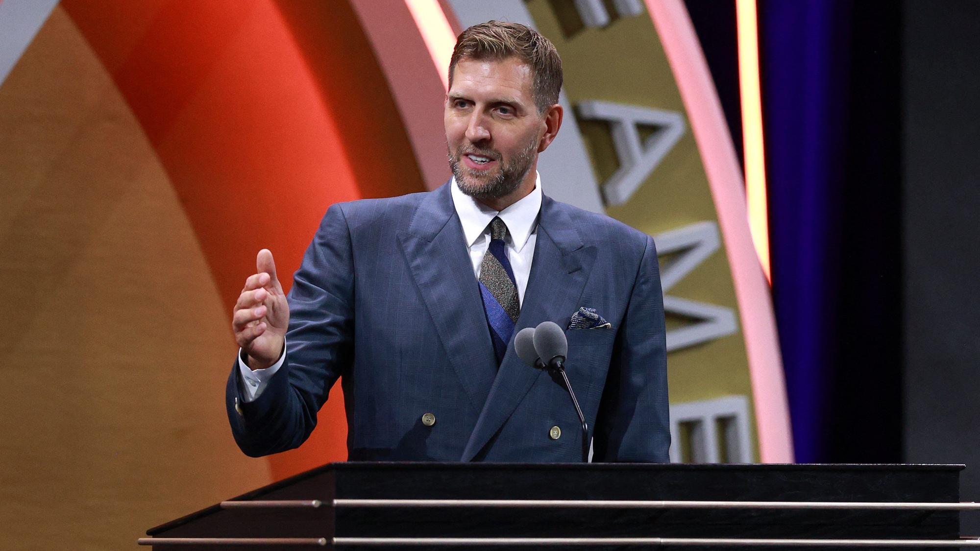 Dirk Nowitzki bei der Aufnahme in die Basketball Hall of Fame.
