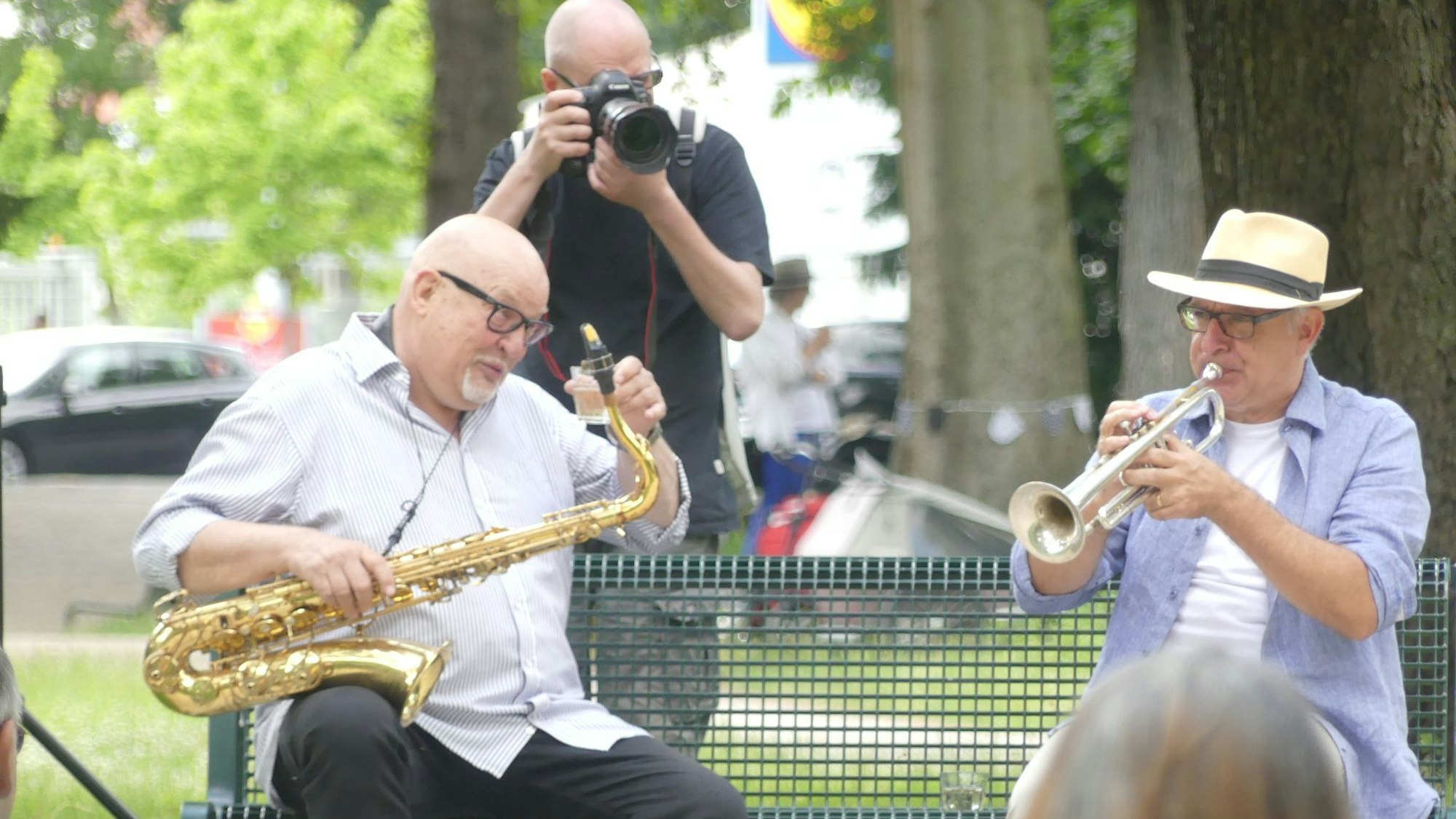 Bernd Delbrügge (l.) und Ebasa Pallada spielen im Rochuspark.