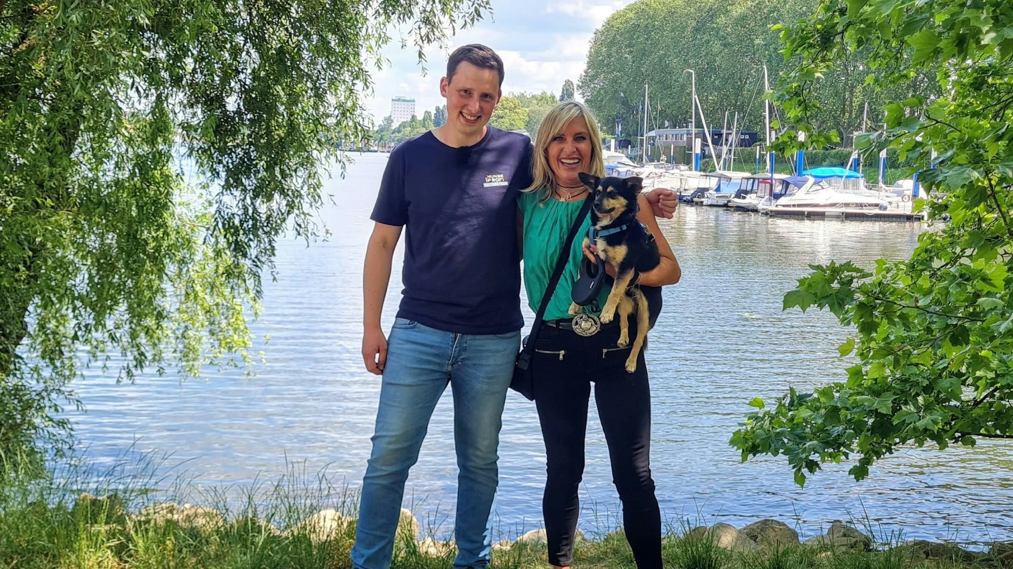 Marcel Wunderlich und Evelyn mit Chihuahuamix Alvin.