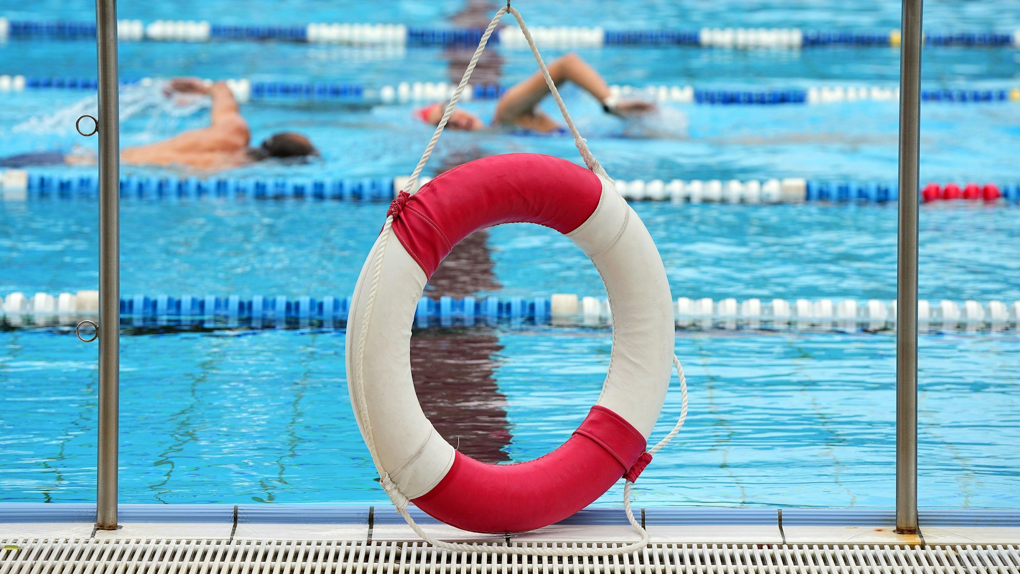 Der 18-Jährige kam bei dem Unfall in dem Freibad ums Leben. Hier ein Symbolfoto von einem Freibad.