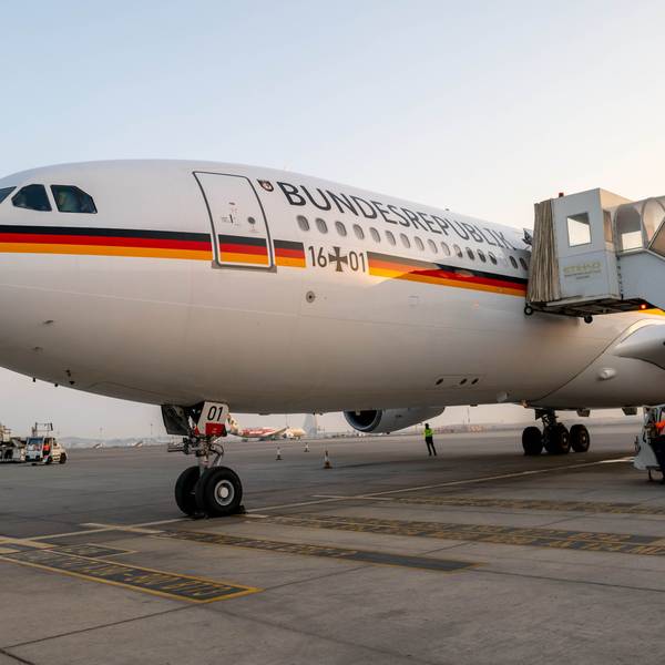 Abu Dhabi: Die Regierungsmaschine, ein Airbus A340-300, musste ungeplant mit Annalena Baerbock an Bord in die Vereinigten Arabischen Emirate zurückkehren.