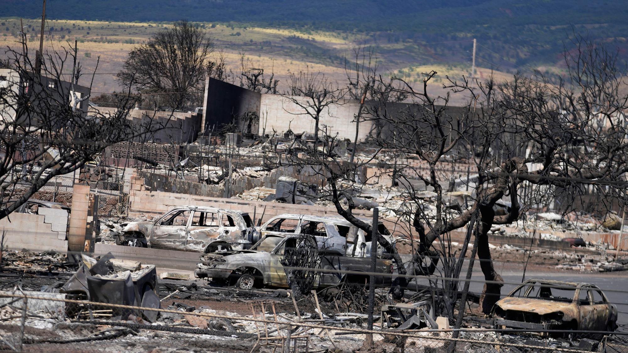 Zerstörte Häuser und Autos sind in Lahaina zu sehen. Auf Hawaii ereignet sich eine Brand-Katastrophe.