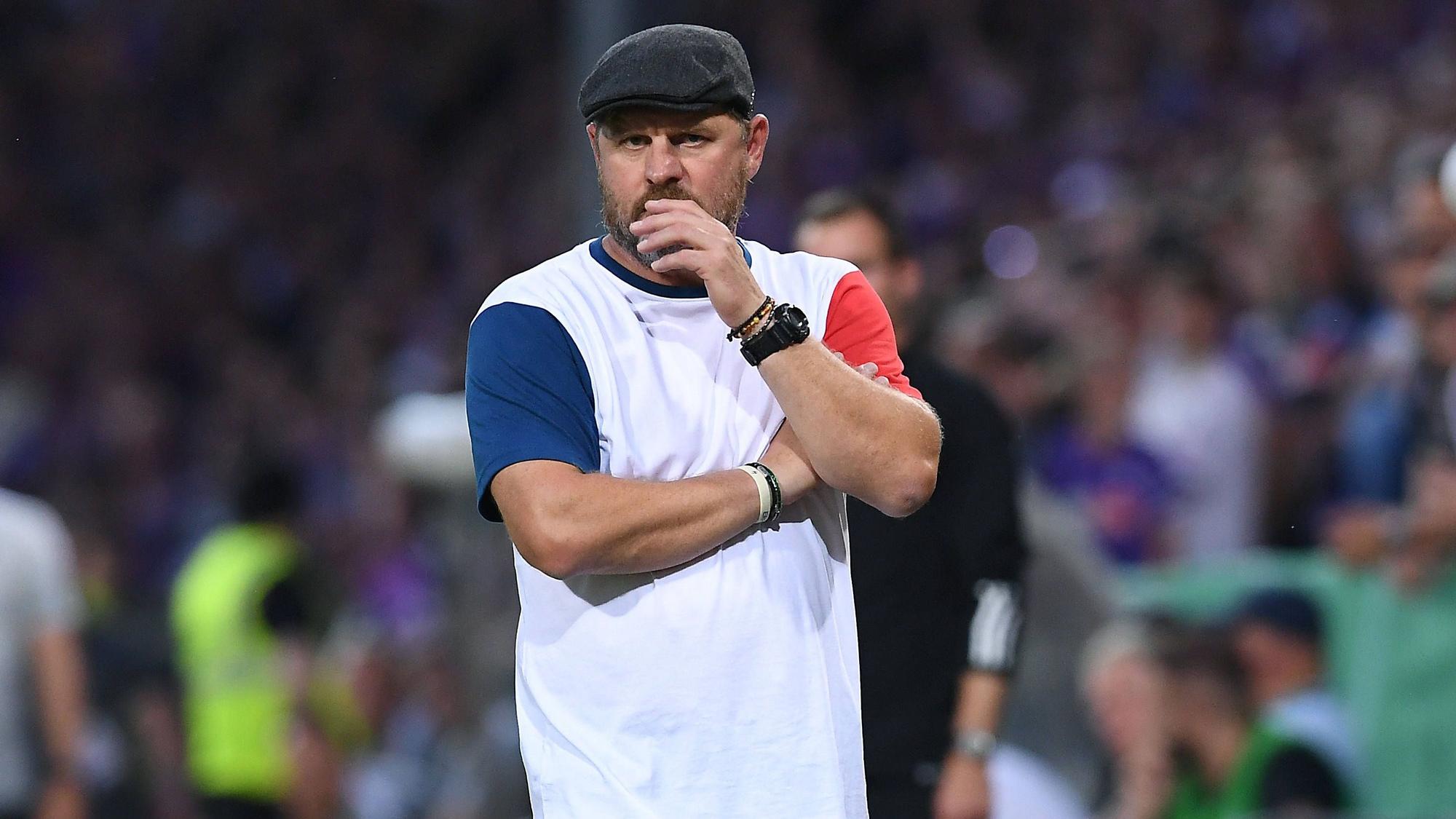 FC-Trainer Steffen Baumgart an der Seitenlinie beim DFB-Pokalspiel gegen den VfL Osnabrück.