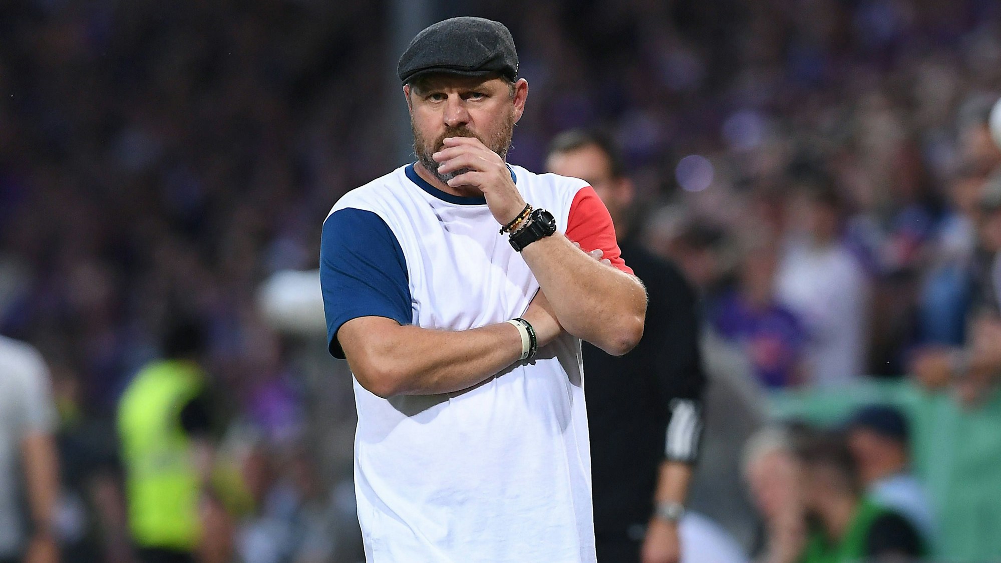 FC-Trainer Steffen Baumgart an der Seitenlinie beim DFB-Pokalspiel gegen den VfL Osnabrück.