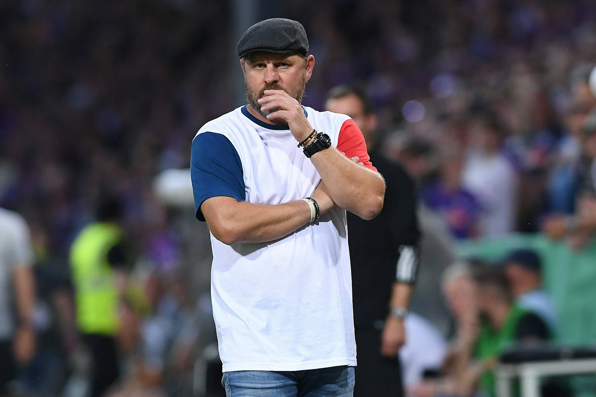 FC-Trainer Steffen Baumgart Trainer in Osnabrück an der Seitenlinie.