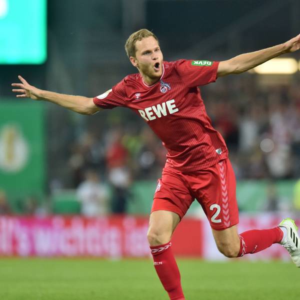 Benno Schmitz vom 1. FC Köln jubelt nach seinem Tor zum 0:1 in Osnabrück.