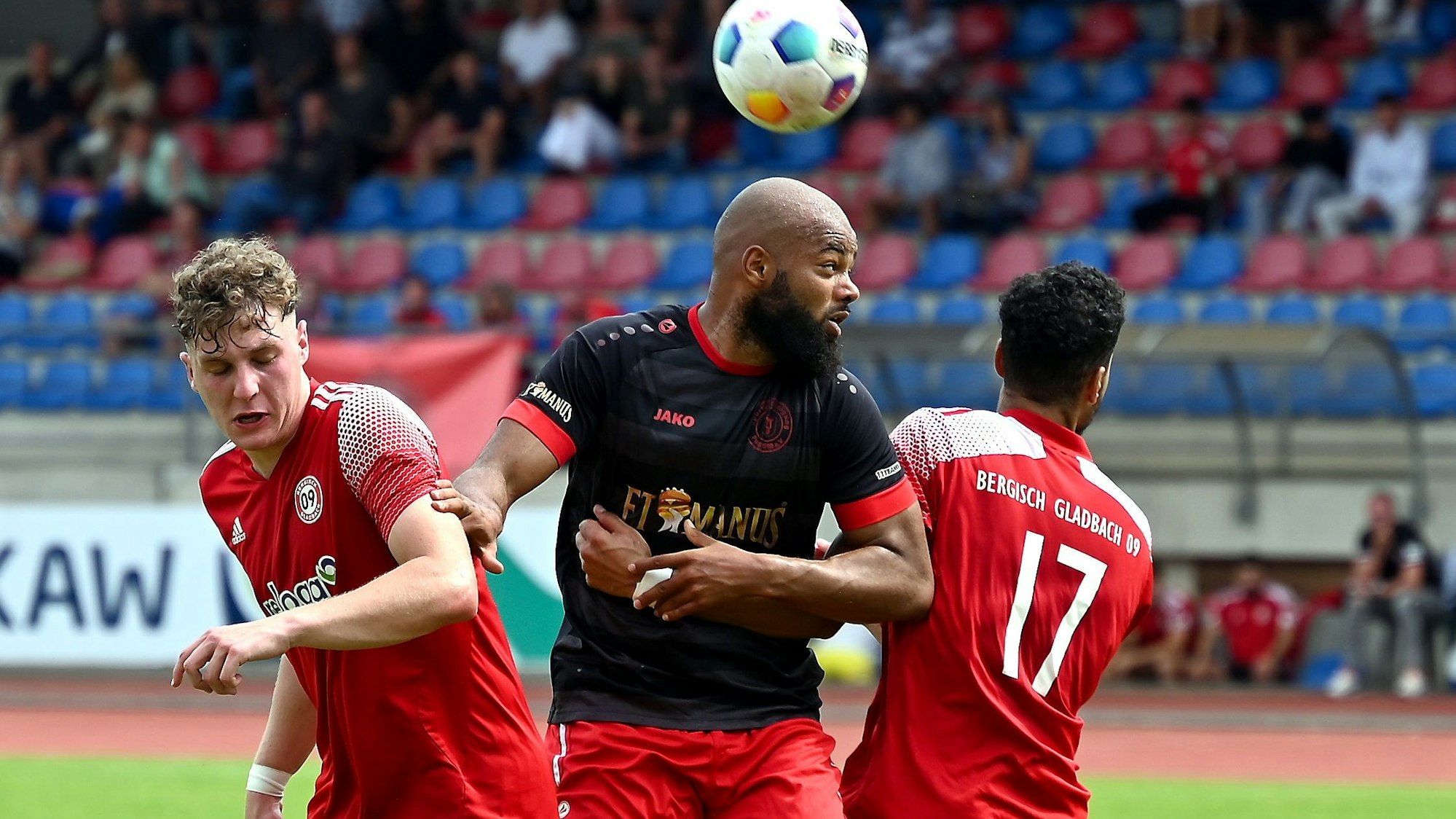 13.08.2023, Fussball-Berg Gladbach 09-SpVg. Porz
mitte: Julio Molongua (Porz)
Foto: Uli Herhaus