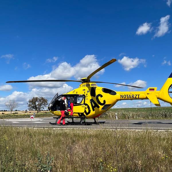 Der Radfahrer musste mit einem Rettungshubschrauber (Symbolfoto) ins Krankenhaus geflogen werden.