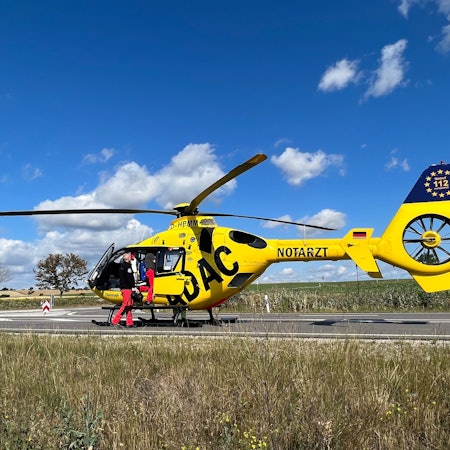 Der Radfahrer musste mit einem Rettungshubschrauber (Symbolfoto) ins Krankenhaus geflogen werden.