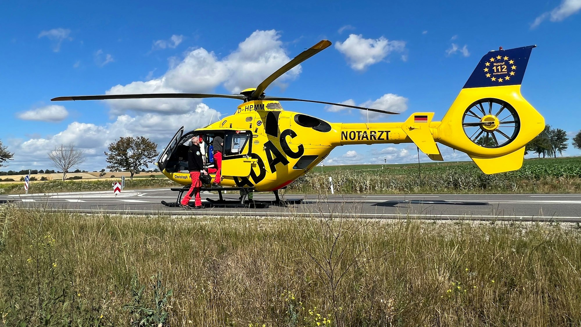 Der Radfahrer musste mit einem Rettungshubschrauber (Symbolfoto) ins Krankenhaus geflogen werden.