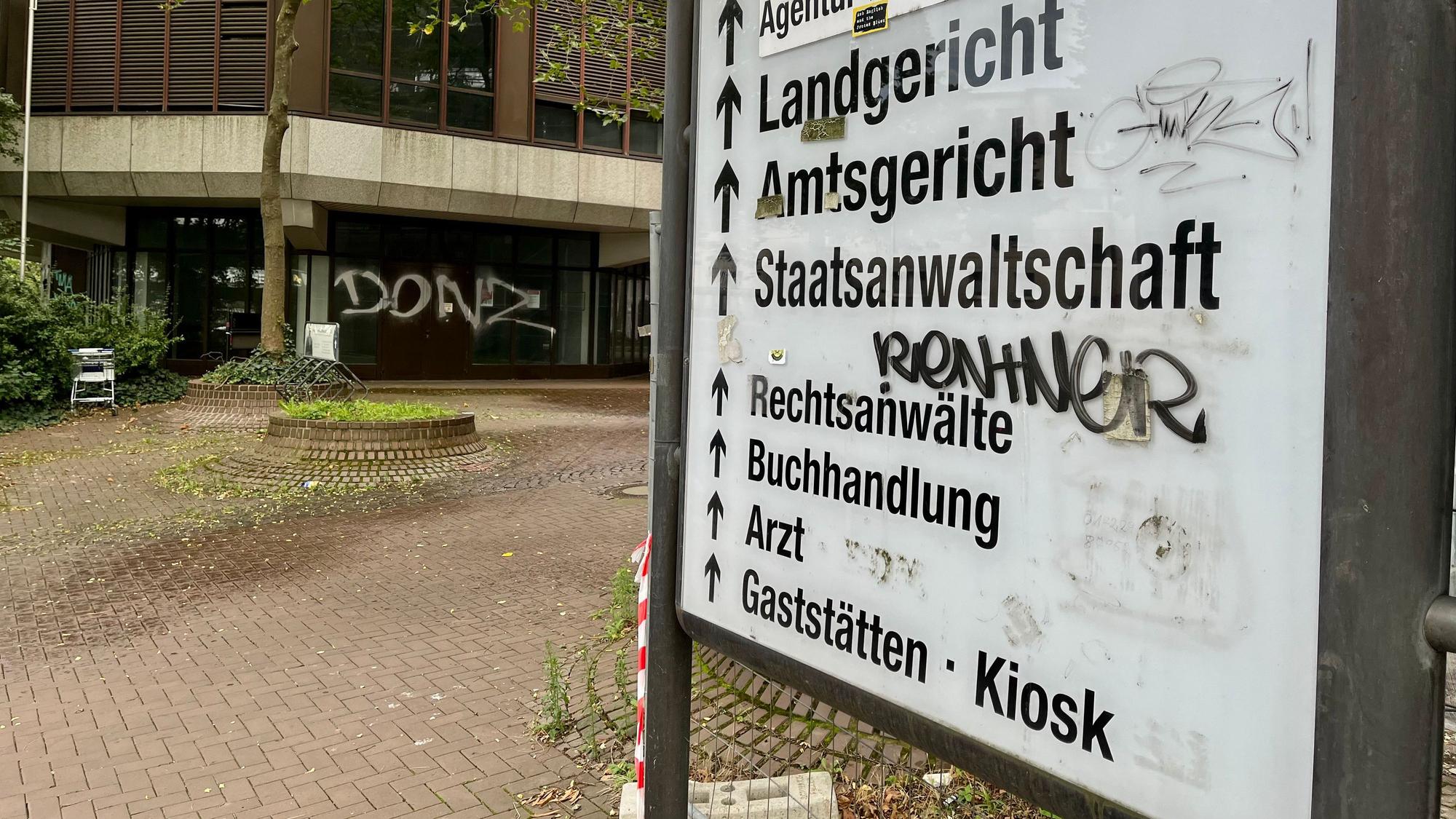 Schild des Amts- und Landgerichts in Köln.