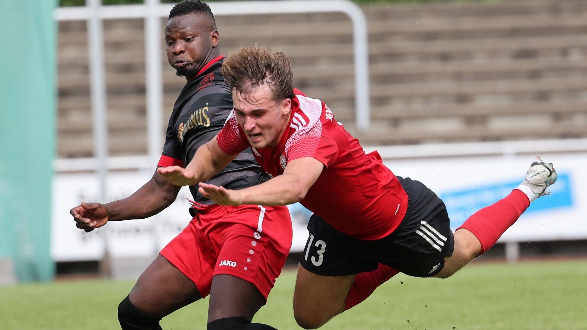 sport Mittelrheinliga
SV09 Porz
Rexhep Ajdari gegen Amadou Sadio Camara