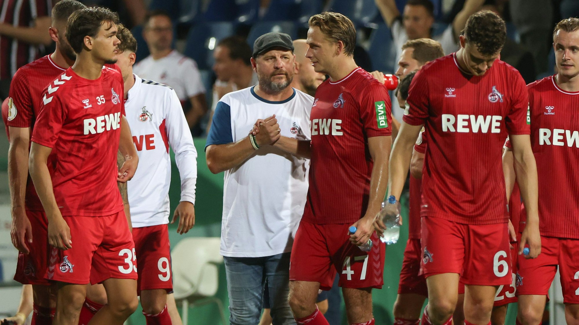 Steffen Baumgart beglückwünschte seine Leute nach dem Sieg in Osnabrück zu einer Energieleistung.