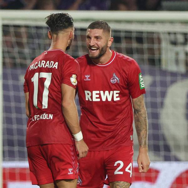 Julian Chabot (r) feiert seinen Treffer zum 1:3 mit Leart Paqarada (l).