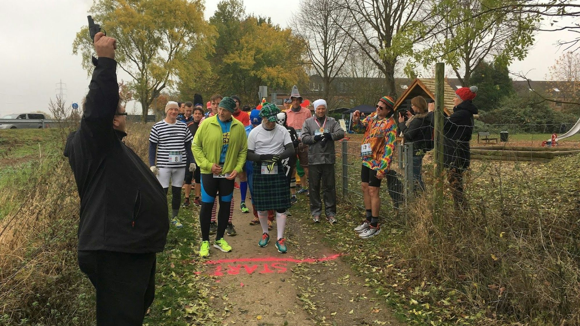 Startschuss Karneval Marathon am Pescher See.