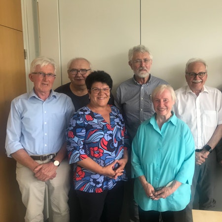 Claudia Moll (3. v. l.) und Mitglieder der Seniorenvertretung Innenstadt, darunter deren Sprecher Karl-Heinz Pasch (5. v. l.).