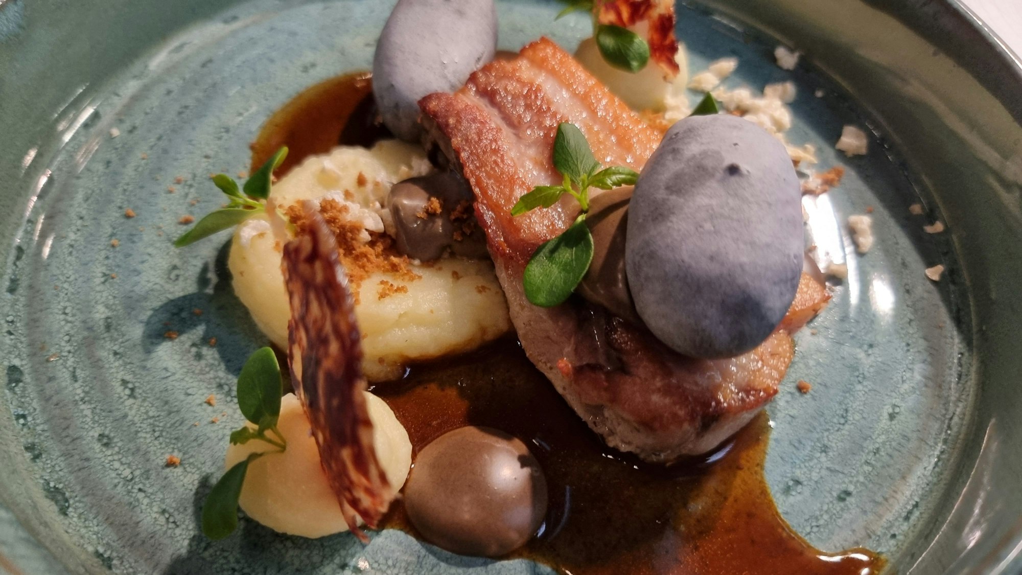 Restaurant-Kritiker Carsten Henn war in der Weinbar von Luis Dias in Köln-Marienburg zu Gast. Auf dem Bild sieht man ein Gericht aus der Menükarte.