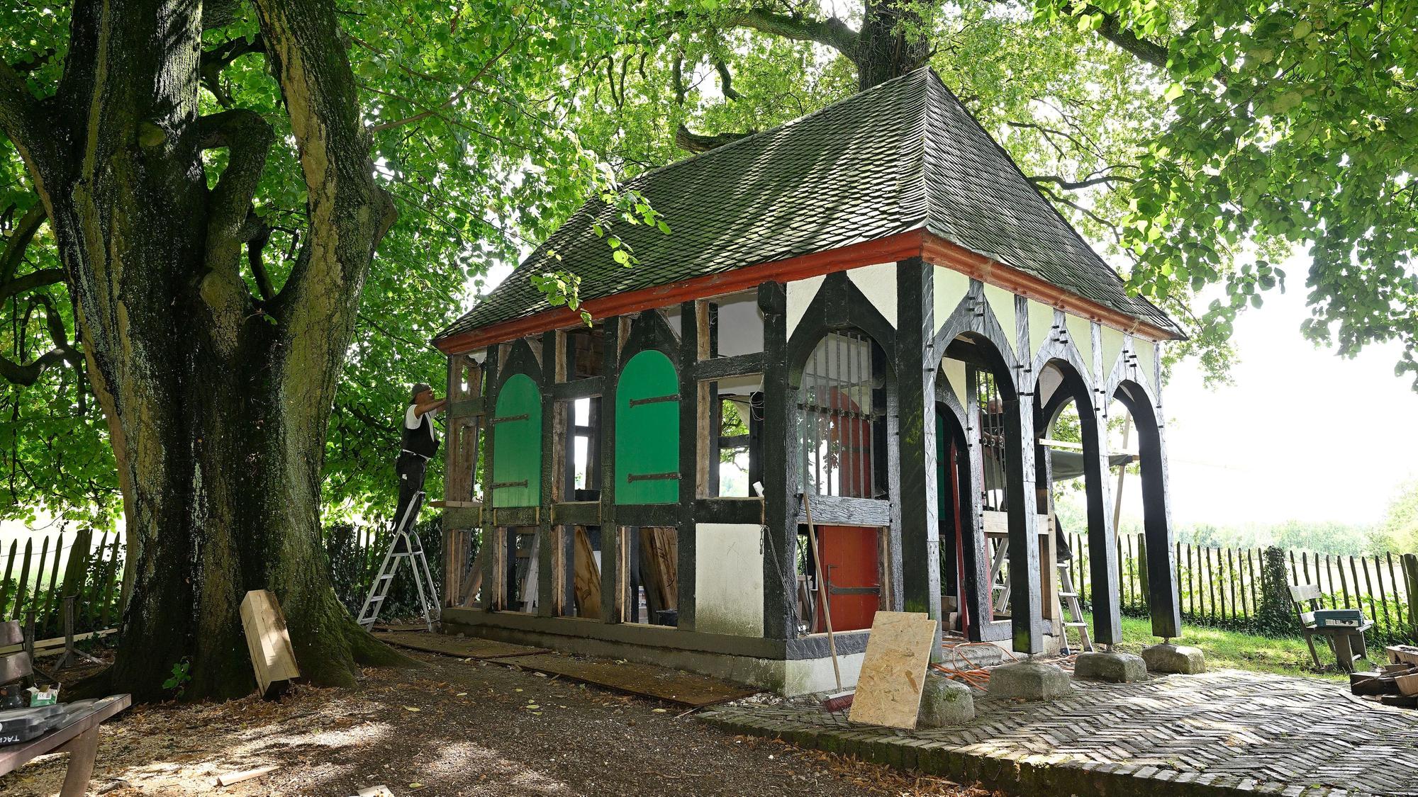 Das Foto zeigt die Rochus-Kapelle bei Sand in Bergisch Gladbach.