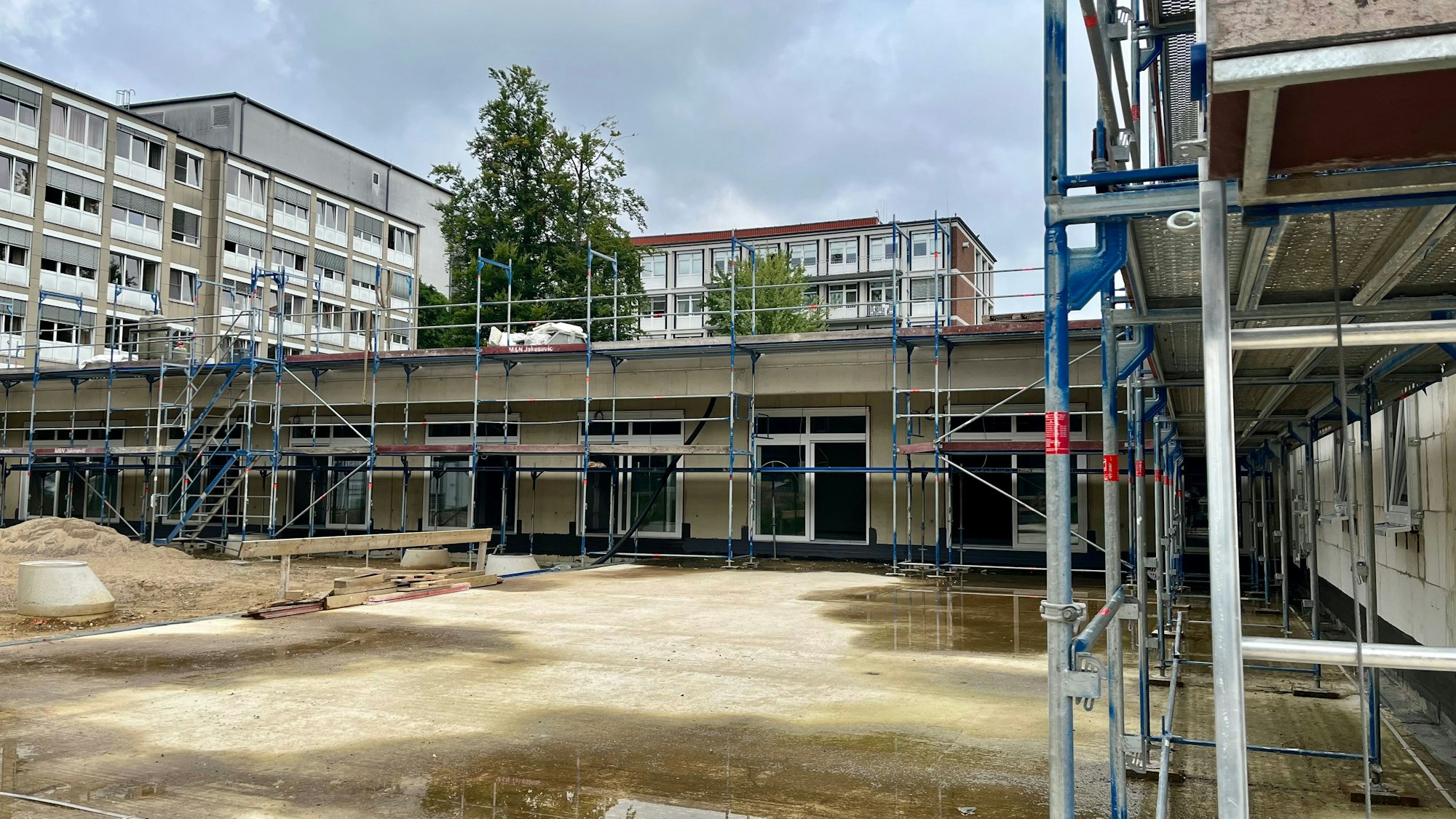 Blick auf die Baustelle von außen