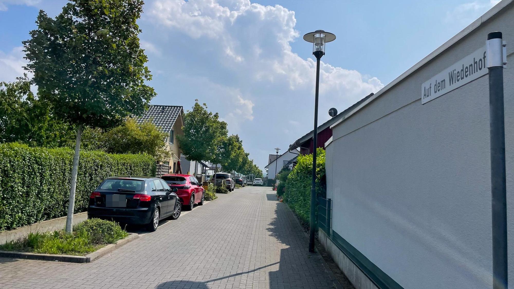 Ein Anwohner der Straße Auf dem Wiedenhof findet, dass Elterntaxis viel zu schnell fahren. (Archivfoto)