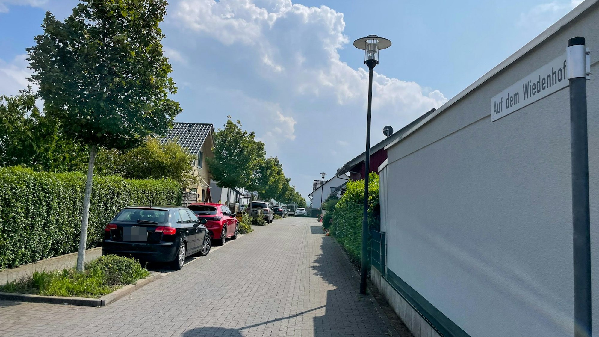 Ein Anwohner der Straße Auf dem Wiedenhof findet, dass Elterntaxis viel zu schnell fahren. (Archivfoto)