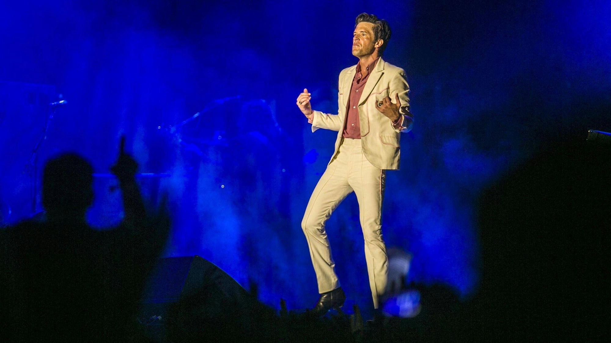 Brandon Flowers steht bei einem Konzert in Spanien auf der Bühne. Der Sänger der Rockband The Killers wurde bei einem Konzert in Georgien ausgebuht. (Archivbild)