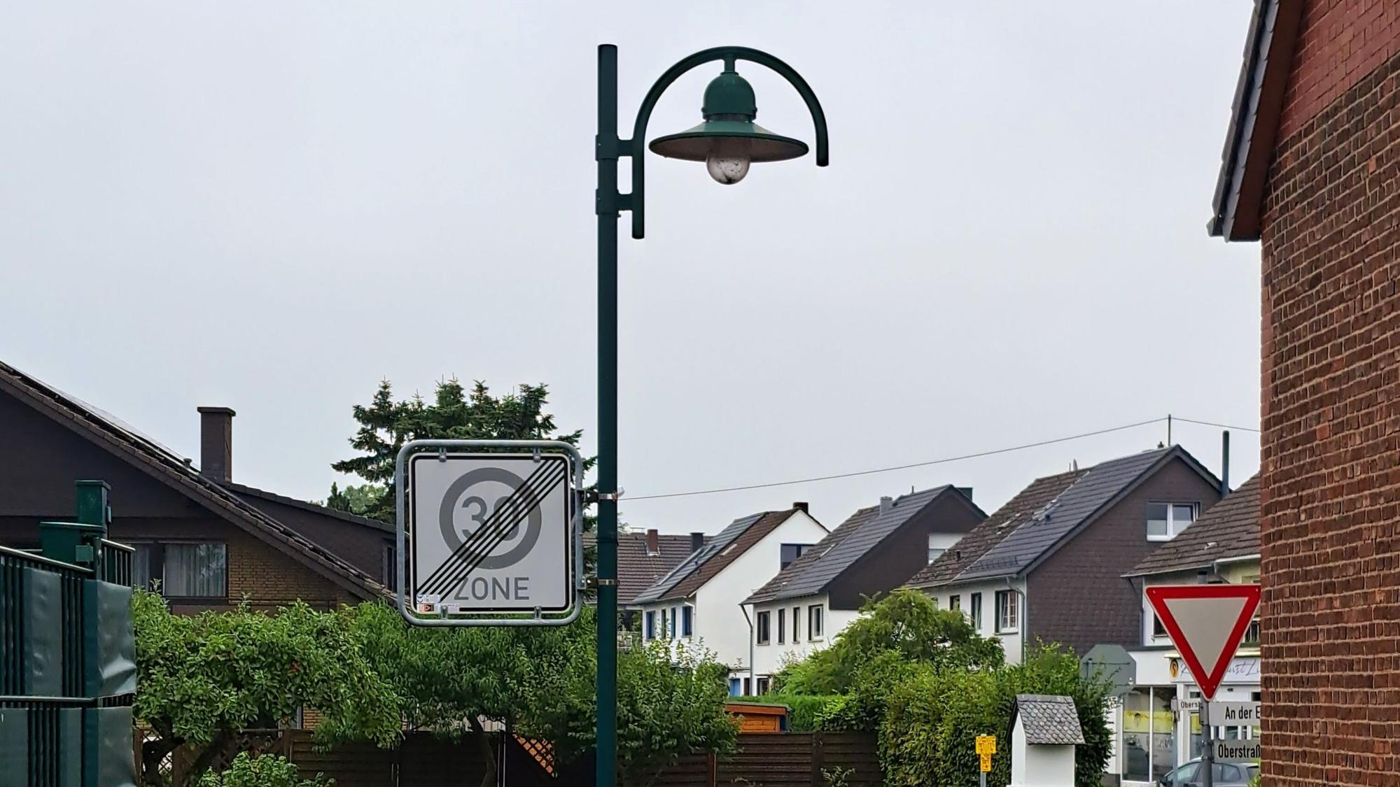 Um Energie zu sparen, soll die Straßenbeleuchtung auf den Niederkasseler Straßen auch in Zukunft zwischen 1 und 5 Uhr ausgeschaltet bleiben.
