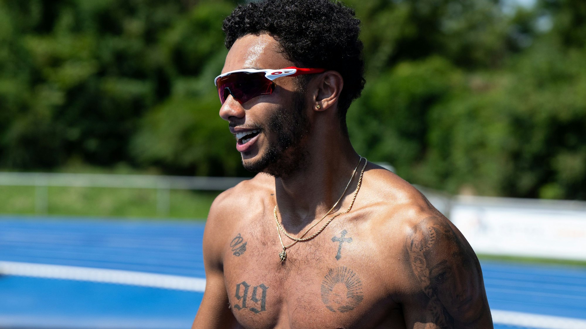 15.08.2023, Bayern, Erding: Joshua Hartmann, Sprinter, nimmt am Medientag des deutschen Leichtathletik-Teams vor den Weltmeisterschaften in Budapest teil. Das Team bereitet sich in Erding auf die 19. Leichtathletik-Weltmeisterschaften vor, die vom 19. bis 27. August 2023 in Budapest stattfinden. Foto: Sven Hoppe/dpa +++ dpa-Bildfunk +++