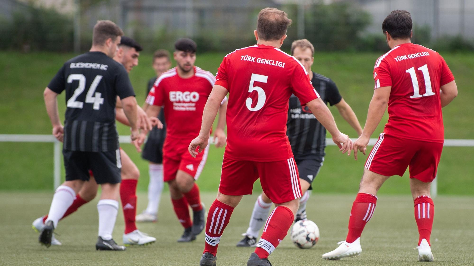 Eine Spielszene aus dem Spiel Euskirchen Türk Gencligi gegen Bliesheimer BC.