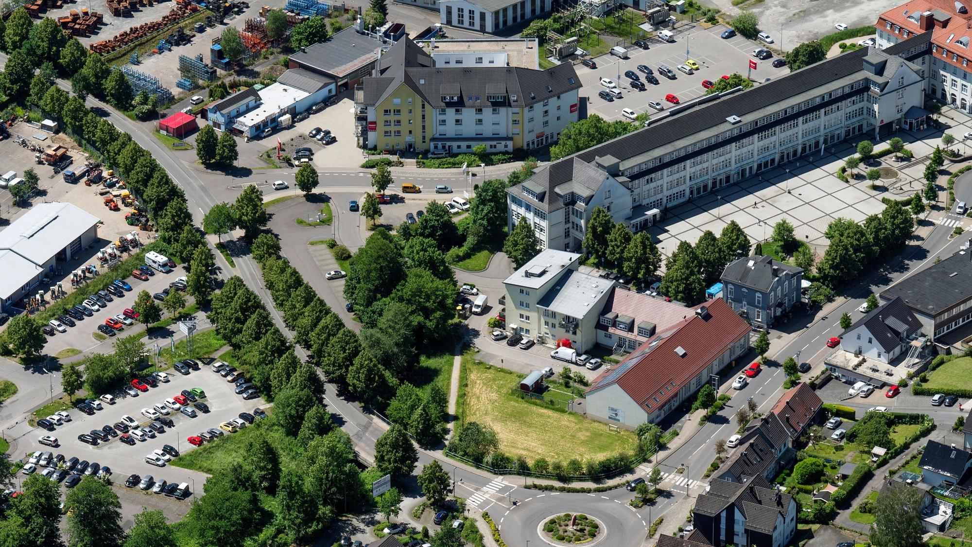 Luftbild Bergneustadt, Innenstadt mit Blick auf die Krawinkelwiese.