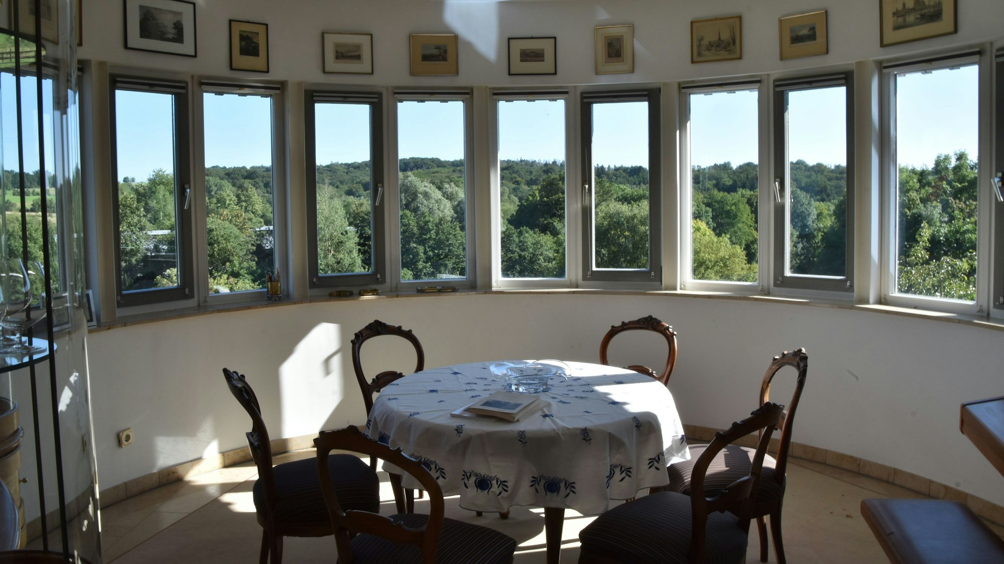 Gerhard und Ursula Kieffer leben seit 27 Jahren in zwei umgebauten Futtersilos
Das Panoramazimmer bietet einen herrlichen Ausblick
