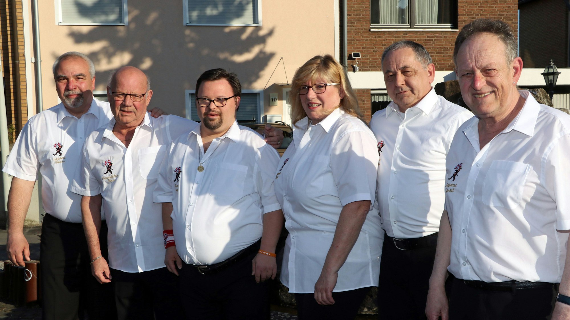 Mitglieder der Zuggemeinschaft Bachem mit Prinz Andy I. in der Mitte.