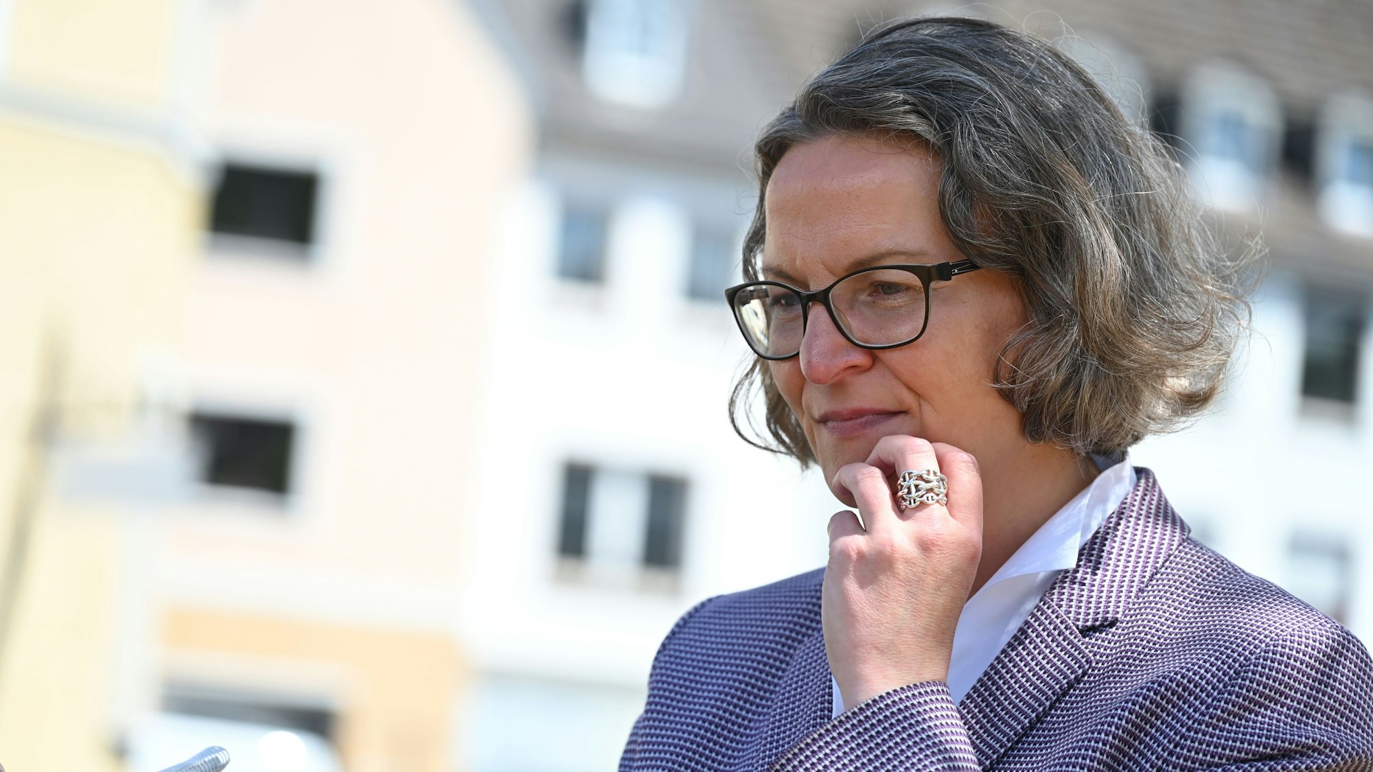 Das Bild zeigt NRW-Heimatministerin Ina Scharrenbach.