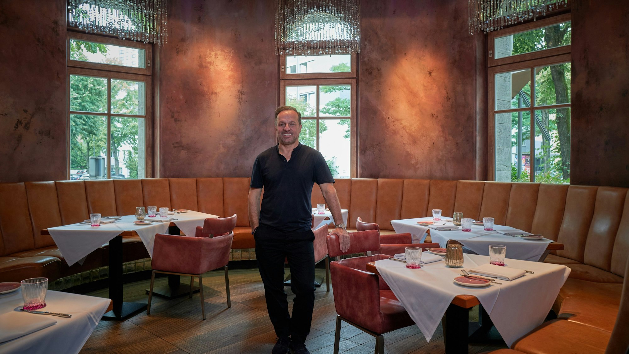 Auf dem Bild der Österreicher Franz A. Gruber, Inhaber und Namensgeber des Gruber's Restaurants.