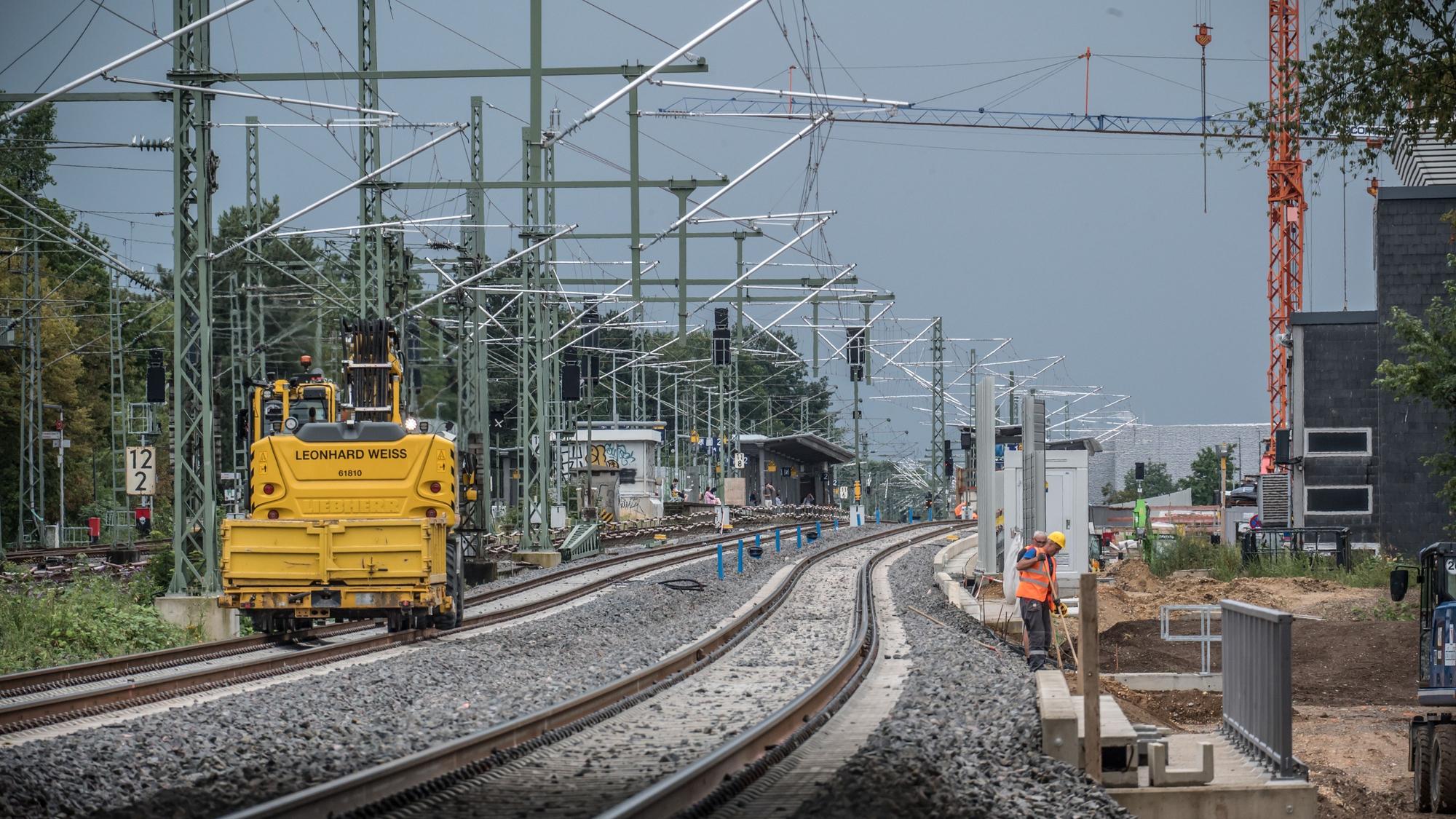 Gleisbauarbeiten nördlich des Bahnhofs Leverkusen-Mitte. Foto: Ralf Krieger
