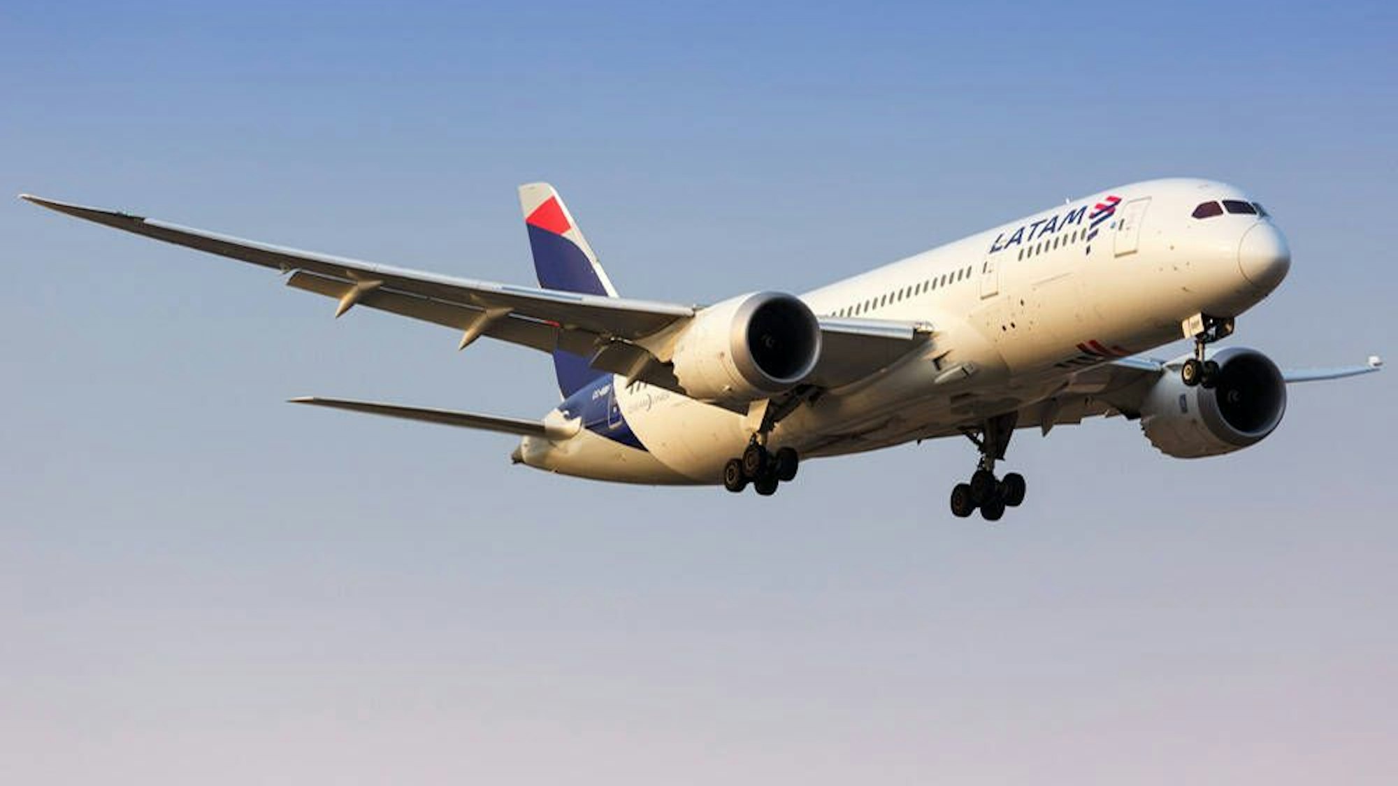 Ein Boeing 787-8 Dreamliner von Latam.