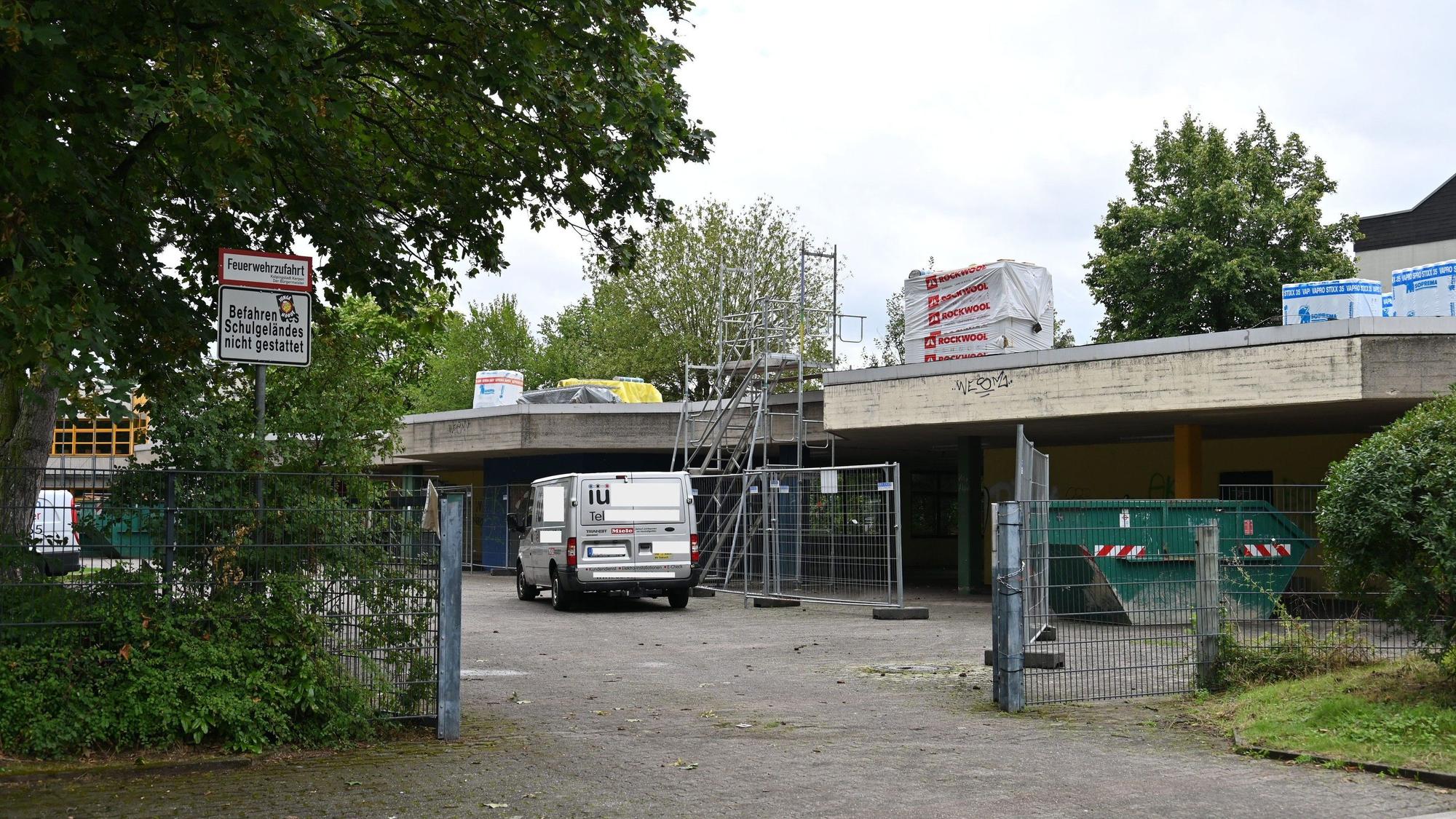 Handwerker am Schulzentrum Horrem-Sindorf.