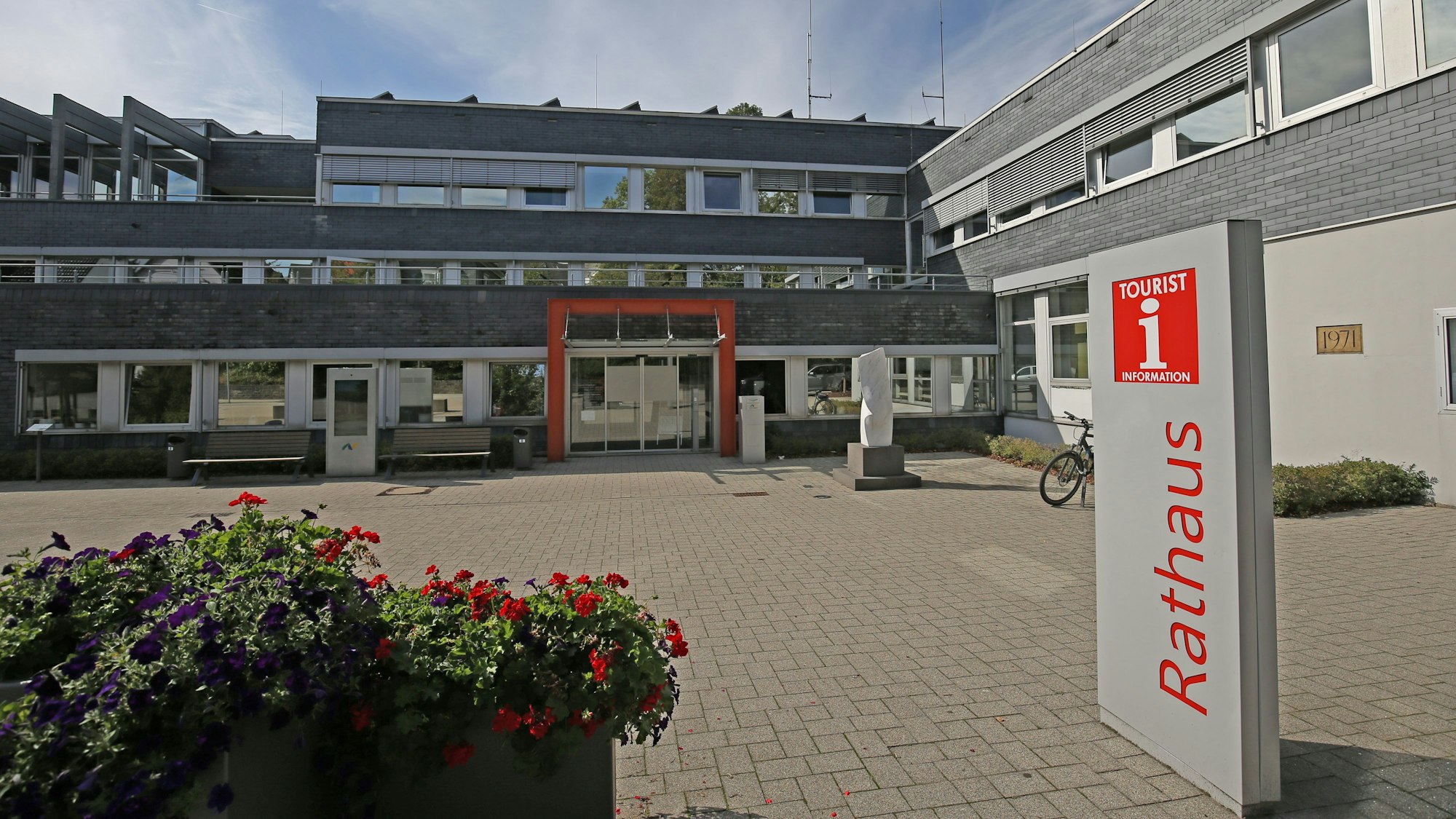 Außenansicht des Rathauses in Nümbrecht,