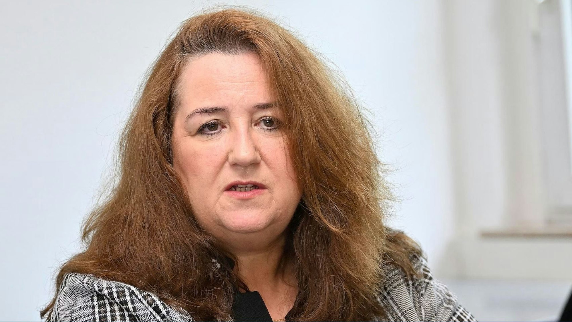 Im Rösrather Rathaus steht Bürgermeisterin Bondina Schulze der Redaktion Rede und Antwort.