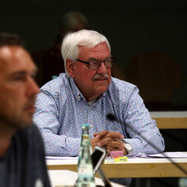 Das Bild zeigt Politiker des Weilerswister Rates.