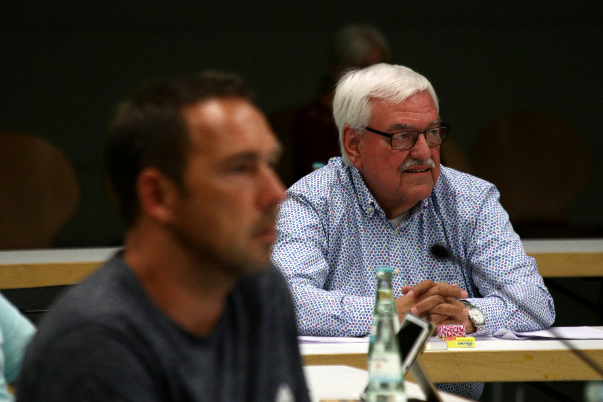 Das Bild zeigt Politiker des Weilerswister Rates.