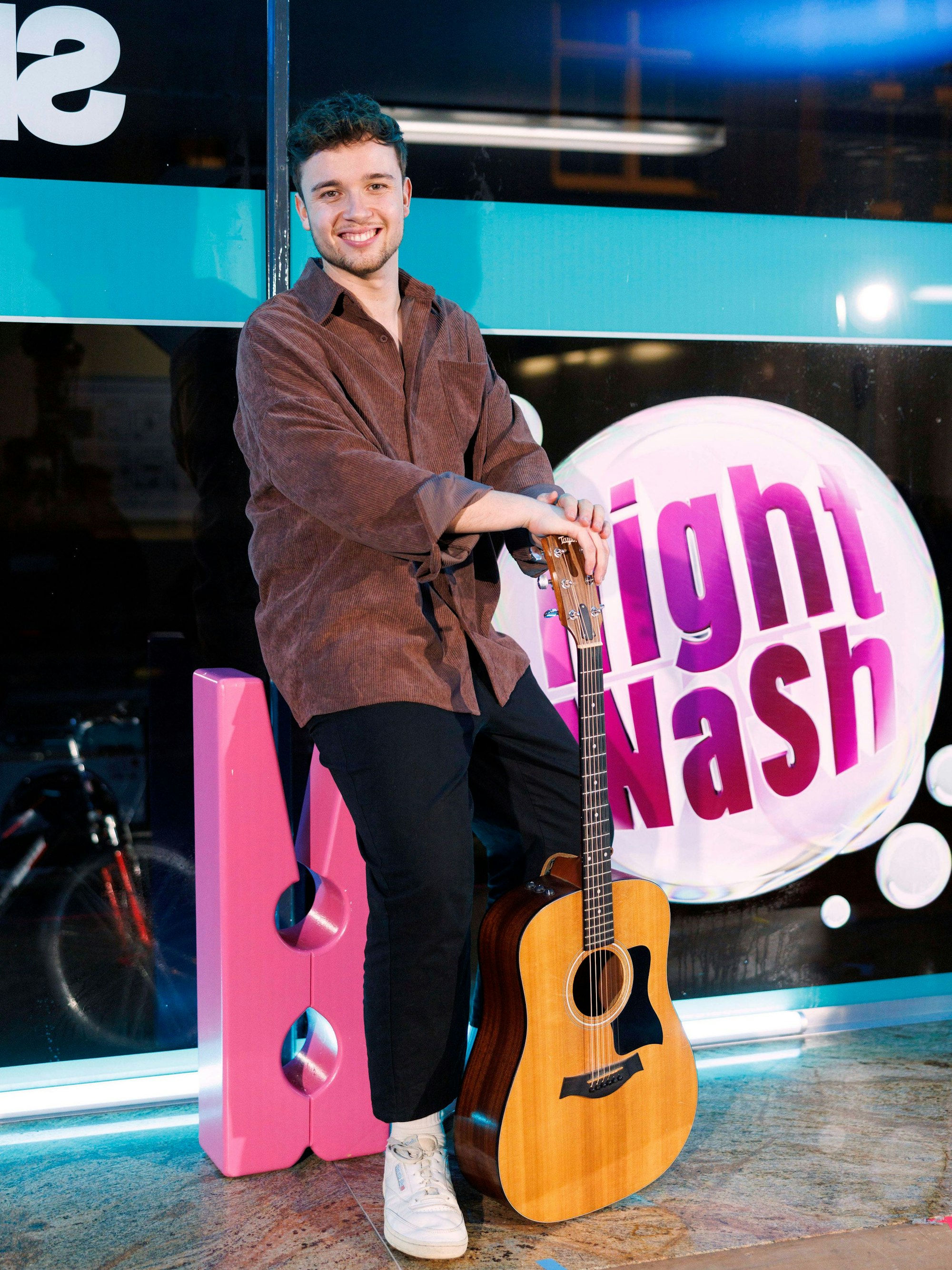 Comedian Ben Schafmeister beim Foto-Termin zur Stand-Up-Show Nightwash im Waschsalon in Zollstock.
