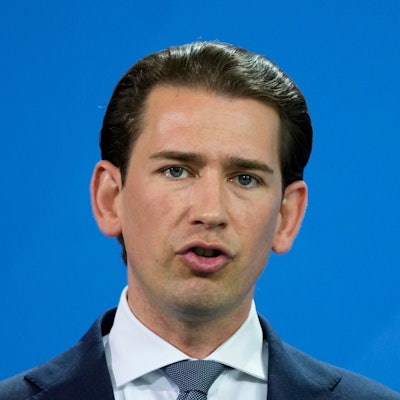 Österreichs damaliger Bundeskanzler Sebastian Kurz gibt vor einem gemeinsamen Gespräch mit Bundeskanzlerin Merkel (CDU) im Bundeskanzleramt ein Statement ab.