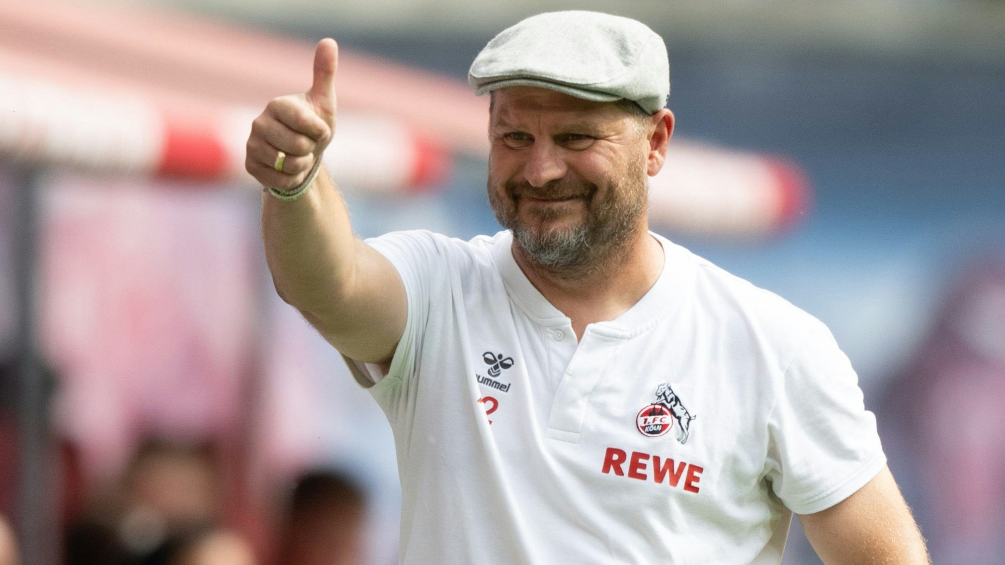 Köln-Trainer Steffen Baumgart an der Seitenlinie.