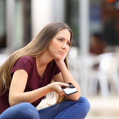 Dating, gerade das Online-Dating, kann zum Frustfaktor werden. Jede dritte Person, die sich digital verlieben will, hat schon einmal „Ghosting“ erfahren. (Symbolbild)
